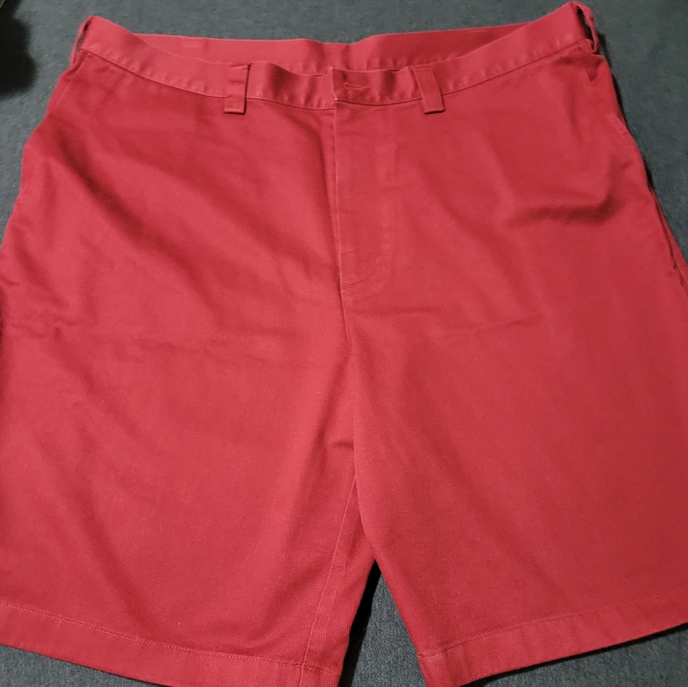 Red Ashworth men's khaki shorts, waist 40